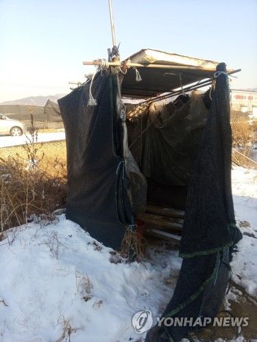 농장의 외국인노동자 화장실 모습