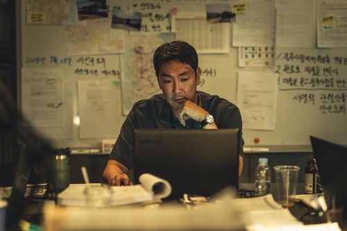 영화 '독전 2' 속 한 장면