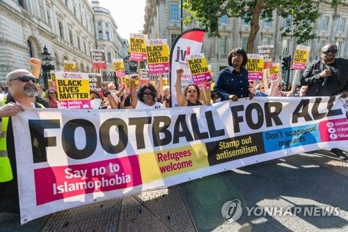 인종 차별 반대 시위자들