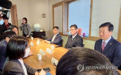 의료현안협의체 회의, 10분 만에 파행