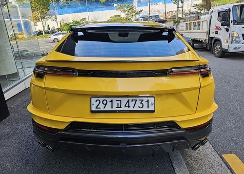 우루스 퍼포만테 후면부