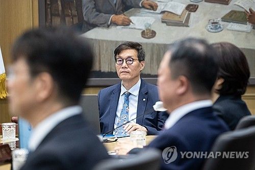 이창용 총재, 금융통화위원회 주재