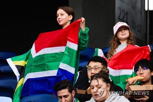 8월 호주에서 열린 여자 월드컵 때 남아공 응원하는 팬들