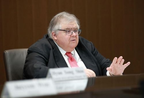 아구스틴 카르스텐스 국제결제은행(BIS) 사무총장이 지난 24일 한국은행에서 기자간담회를 열고 기자 질의에 답변하고 있다. [한국은행 제공]