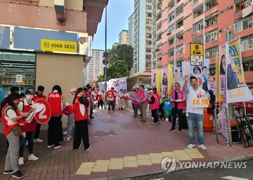 홍콩 구의원 선거 유세 현장