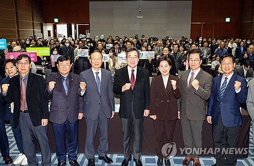 포럼 참석한 이낙연 전 총리