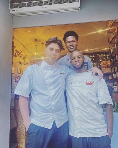 잔루카 그라치씨와 흑인 요리사들 