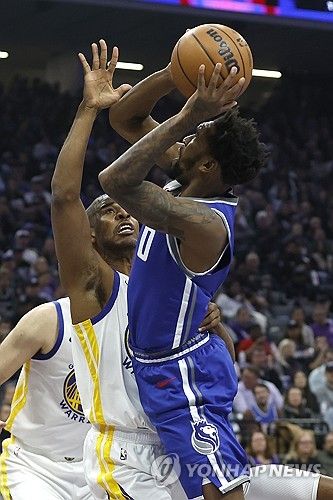 새크라멘토의 말리크 몽크(오른쪽)