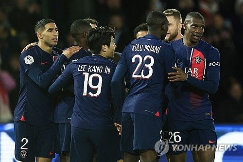 기뻐하는 이강인