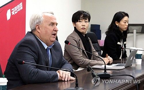 혁신위 회의주재하는 인요한 혁신위원장
