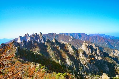 신선봉에서 본 공룡능선[사진/백승렬 기자]