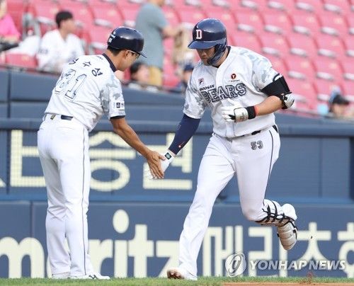 두산 베어스를 떠난 정수성(왼쪽) 코치