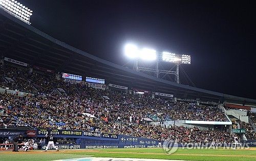 팬들로 가득한 잠실야구장
