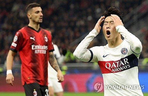 아쉬워하는 이강인