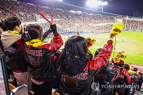 잠실 가득 채운 LG 팬들 '우승하자'