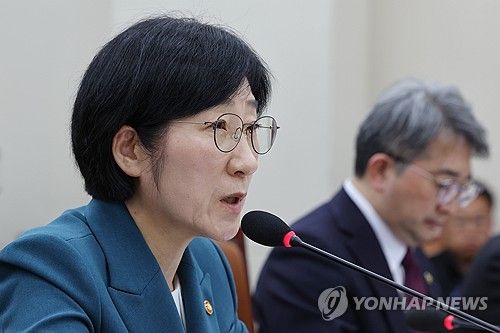 답변하는 한화진 환경부 장관