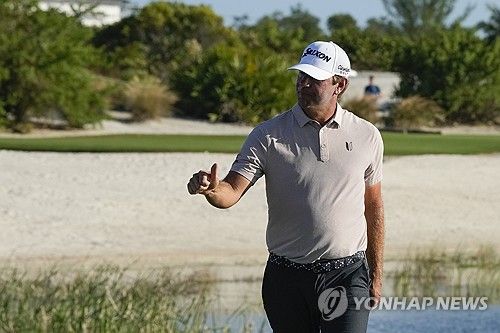 17번홀에서 홀인원한 루커스 글러버 