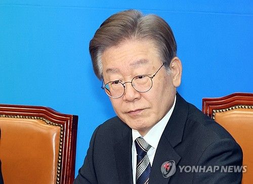 회의 참석한 이재명 대표