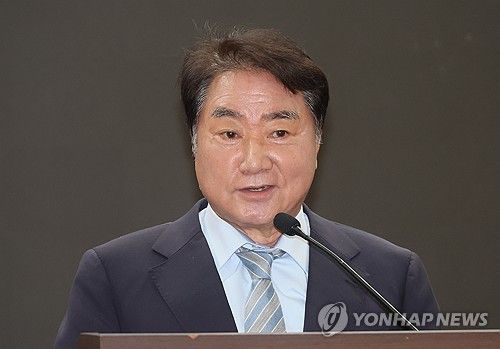 인사말 하는 이석현 민추협 회장