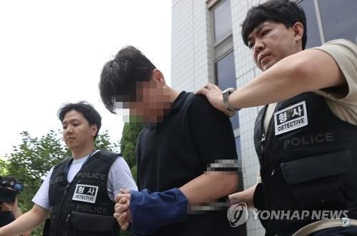 어머니 살해 혐의로 기소된 이모씨