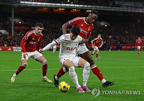 경합하는 손흥민