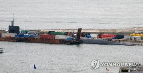 부산 기항한 美 핵잠수함 '켄터키함'…북한은 무력시위