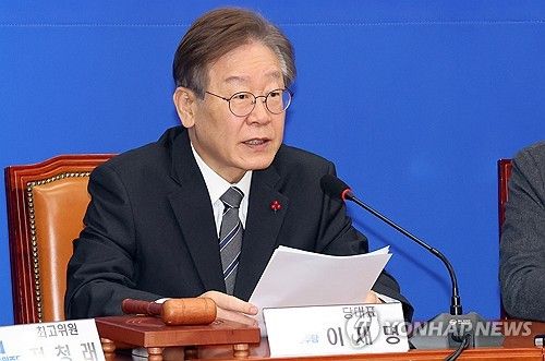 발언하는 이재명 대표