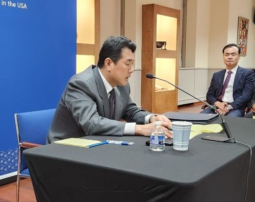 간담회하는 김태효 1차장