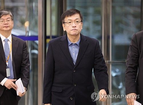 출근하는 최상목 경제부총리 후보자