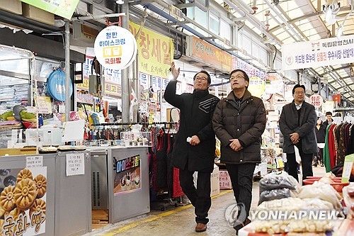 독립문 영천시장 방문한 최상목 경제부총리 후보자