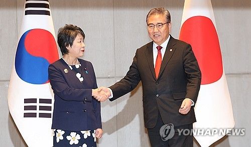 한일 외교장관 부산서 회담