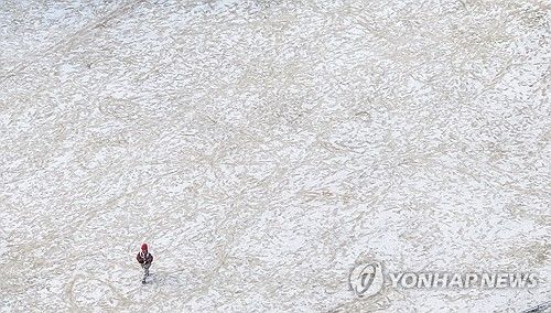 눈 내린 운동장