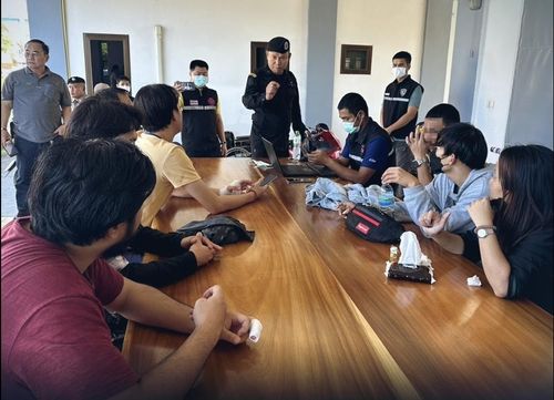 캄보디아 콜센터서 구조된 태국인들