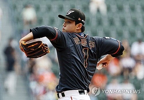 역투하는 한화 선발 문동주