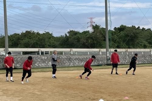 2023년 1월 오키나와에 미니 캠프를 차린 김광현과 SSG 후배들