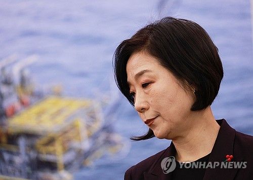 생각에 잠긴 오영주 중기부 장관 후보자