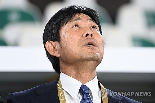 모리야스 감독 '머리 아프네'
