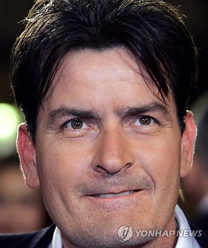 2006년 배우 찰리 신이 칸국제영화제에 참석한 모습