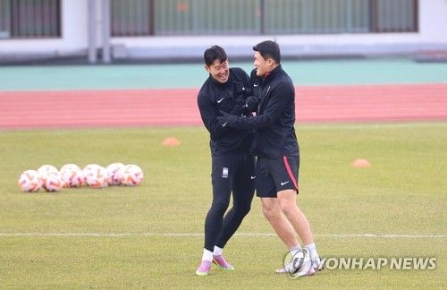 몸 푸는 손흥민·김민재