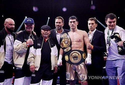 타이틀 방어에 성공한 드미트리 비볼
