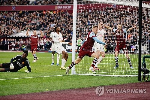 실점하는 맨유, 기뻐하는 웨스트햄