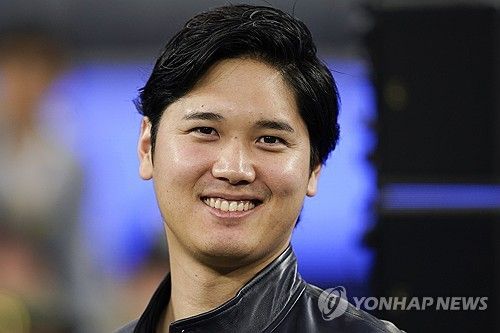 밝게 웃는 오타니