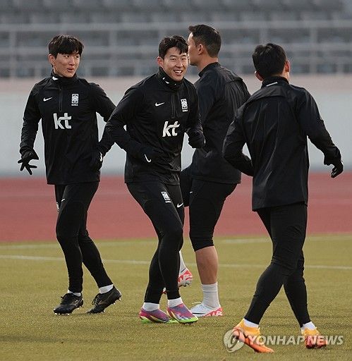 밝은 모습으로 훈련 임하는 손흥민