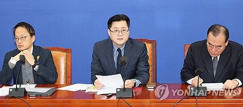 발언하는 홍익표 원내대표