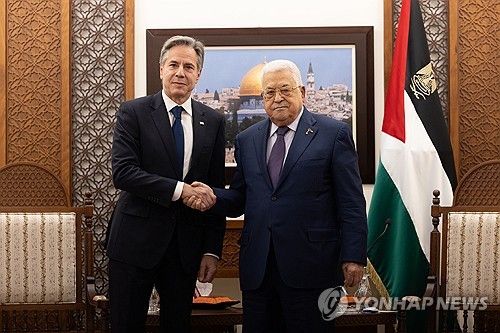 토니 블링컨 미 국무장관(왼쪽)과 마무드 아바스 팔레스타인 자치정부(PA) 수반