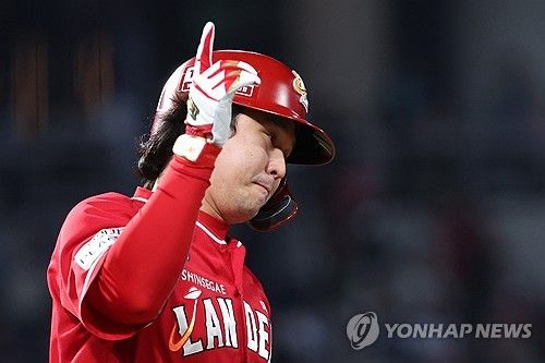 만루홈런 친 SSG 최정