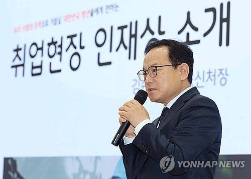 서울대학교서 특강 하는 김승호 인사혁신처장