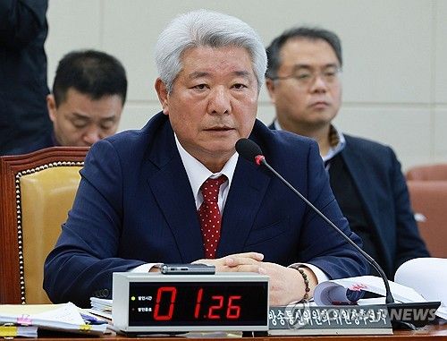 질의에 답하는 김홍일 방통위원장 후보자
