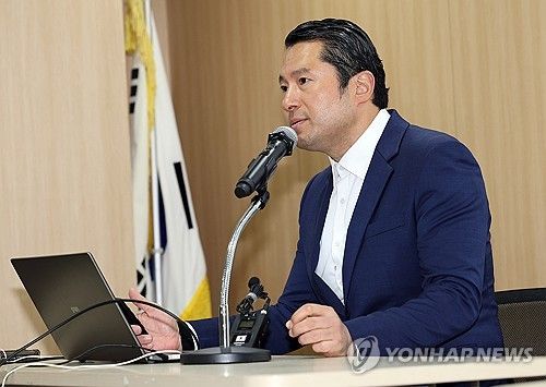 재판부 기피신청 사유 밝히는 이화영 전 부지사 변호인