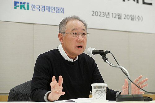발언하는 류진 한국경제인협회 회장